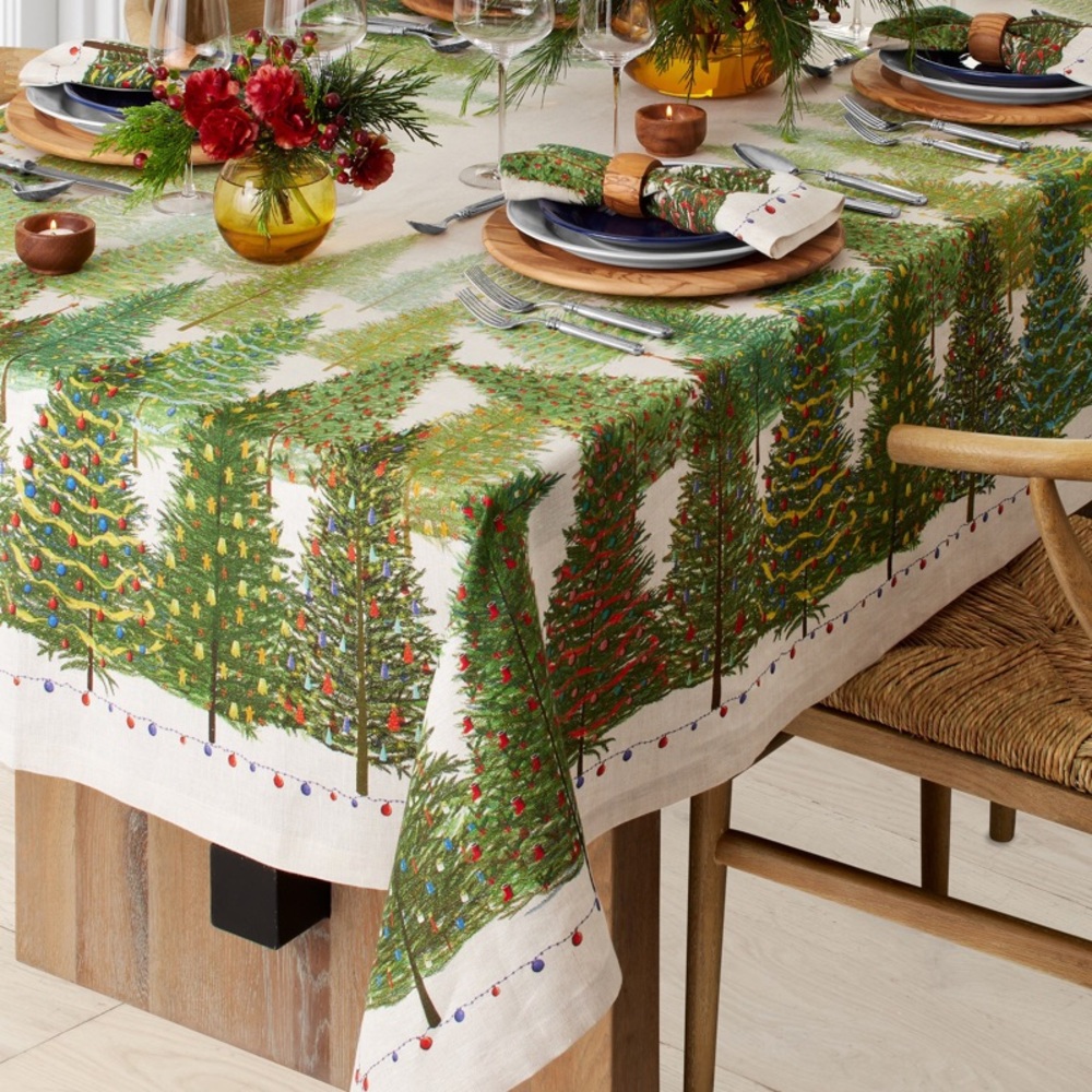 Williams-Sonoma Holiday Forest Tablecloth 70”x108” and 8 Matching Napkins 20”sq.